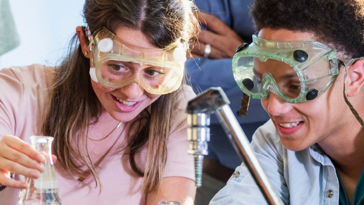 Students doing chemistry experiment in class